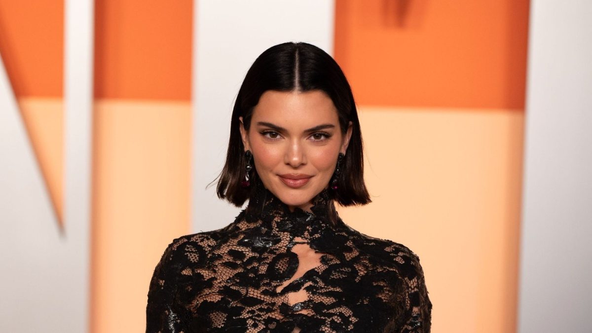 Kendall Jenner, într-o rochie de dantelă transparentă. Iată imaginea care a lăsat fanii fără cuvinte