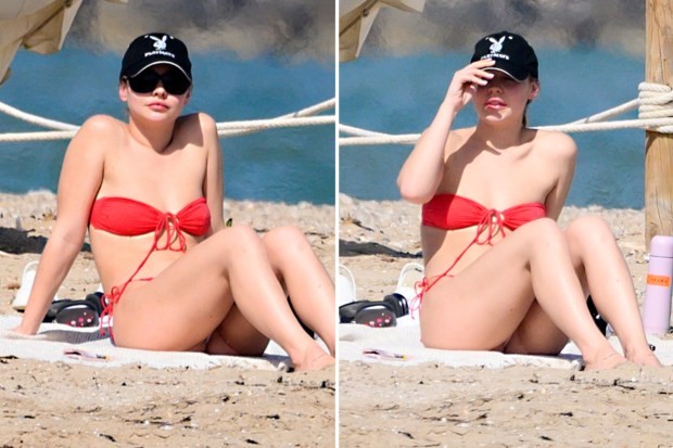 Madelyn Cline, apariție senzuală într-un bikini roșu pe o plajă din Spania. Iată cum se relaxează actrița între filmări