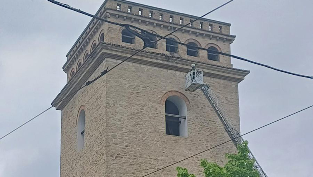 Pompierii ISU Iași au intervenit la turnul Golia! Pericol de prăbușire a unor elemente de construcție