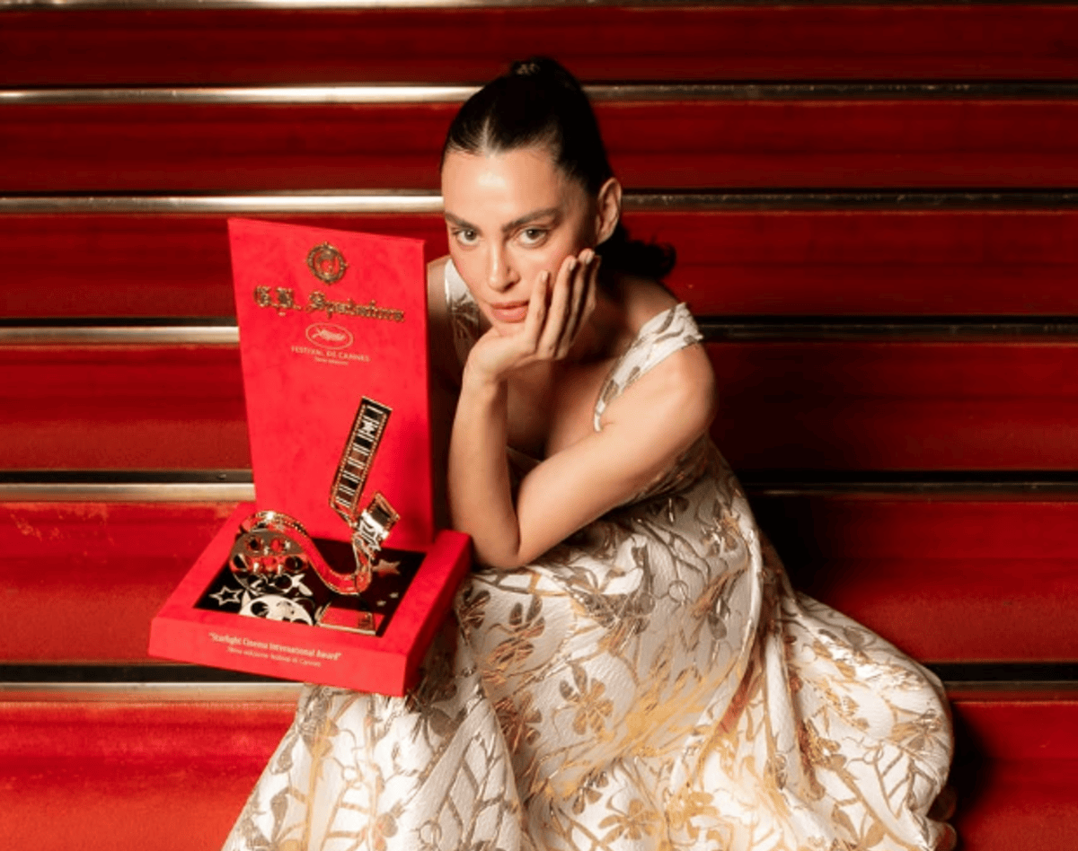 Catrinel Menghia a atras toate privirile la Cannes. Ce premiu a primit modelul