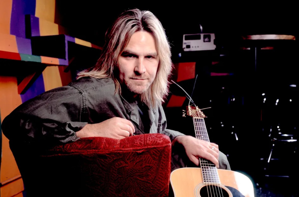 A murit Mike Peters, solistul trupei The Alarm. Artistul s-a luptat cu cancerul în ultimele trei decenii