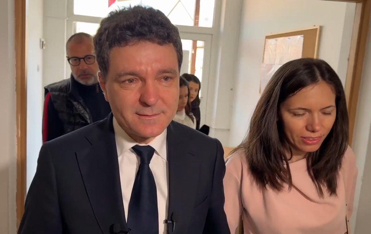 Nicușor Dan a votat în orașul natal. „Nu vreau să facem campanie în ziua votului”.