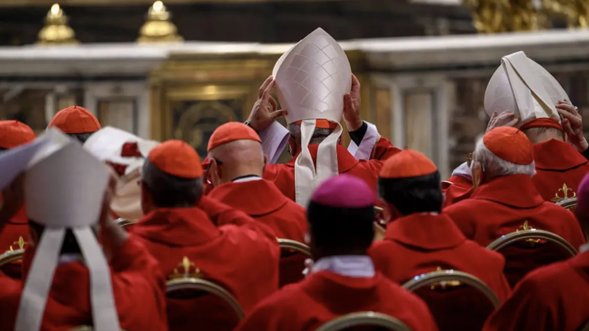 Moștenirea grea a Vaticanului. Deficit istoric și malpraxis financiar, povara viitorului papă