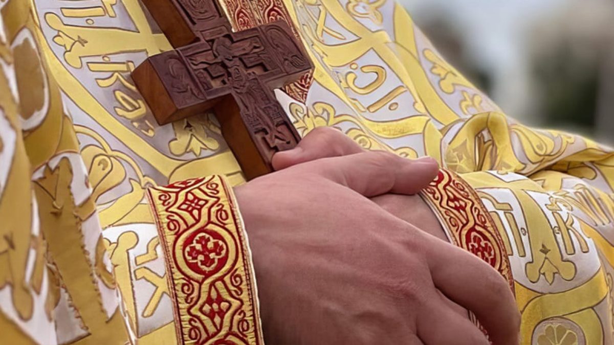 Arhiepiscopia Iașilor are vacante 8 parohii în care preoții se pot transfera: două sunt situate în judeţul Iaşi, iar restul, în Botoşani și Neamţ