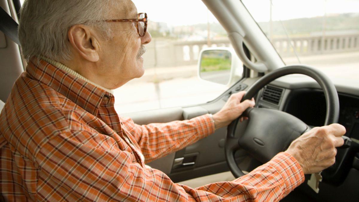 Până la ce vârstă ai voie să conduci în România! Este obligatoriu pentru șoferii seniori! 
