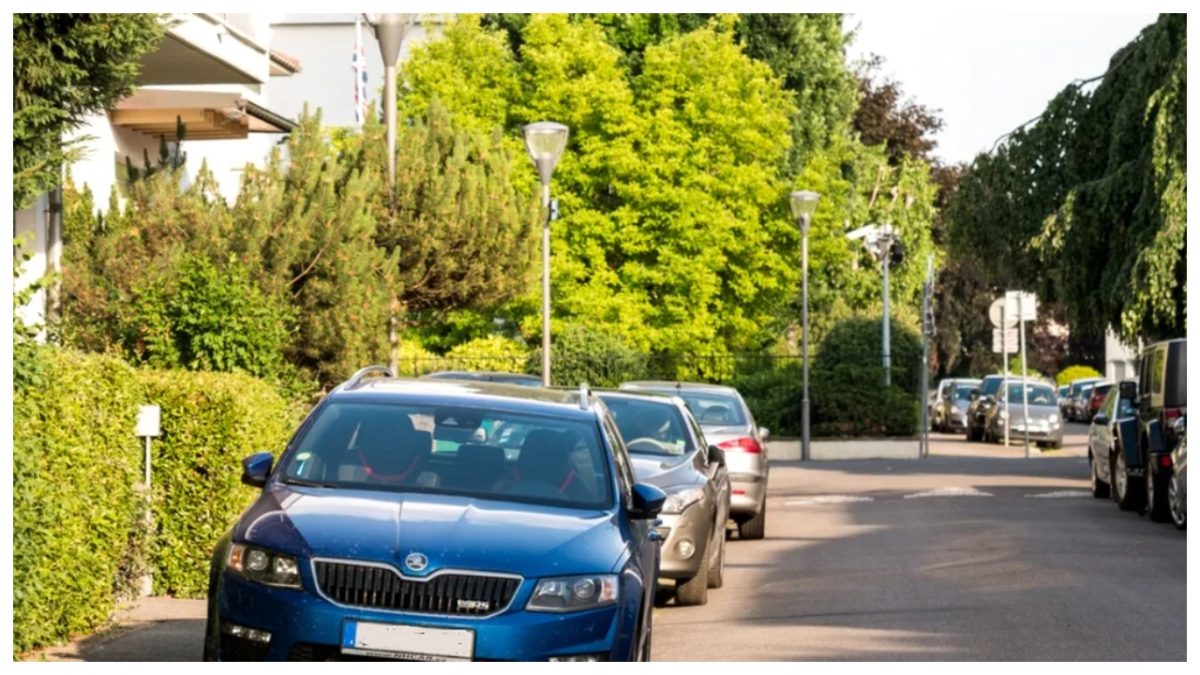 Este legal sau nu să parchezi mașina în fața casei vecinului? Ce trebuie să facă proprietarii imediat
