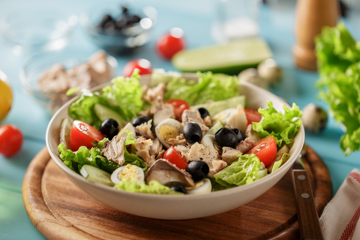 Cum să faci o salată de ton clasică? Iată ce beneficii îți poate oferi un astfel de preparat!