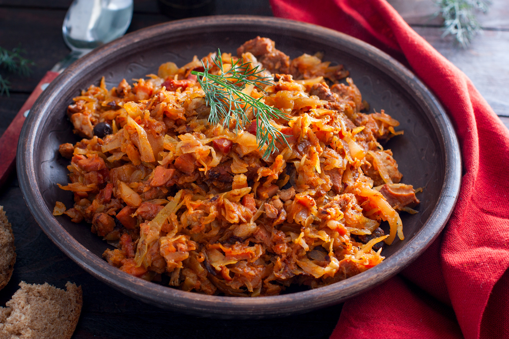 Cum se face varza călită? Un ingredient banal face din acest preparat unul foarte gustos!