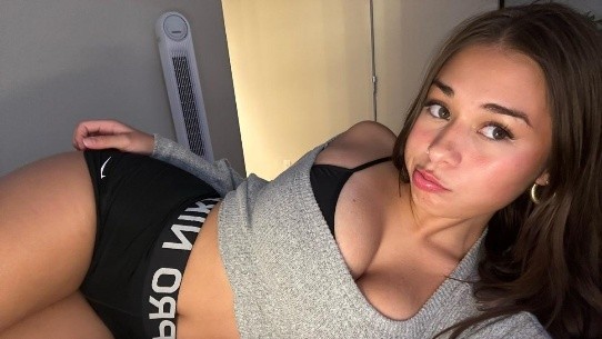 Model OnlyFans devotat valorilor creștine, “Dumnezeu este foarte iertător”. Iată cât câştiga tânăra