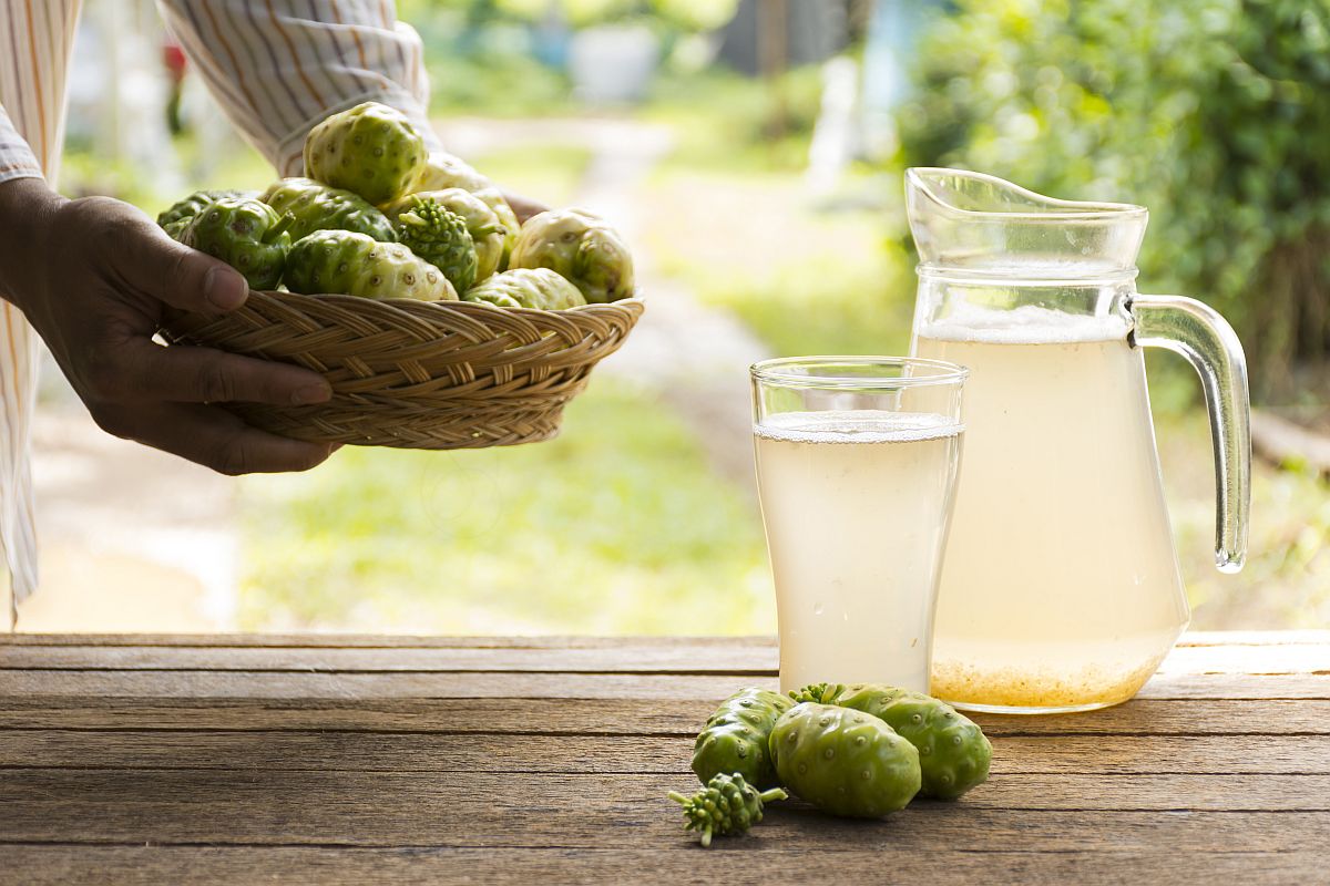 Ce boli poți trata cu siropul de noni? Misteriosul fruct tropical cu beneficii minune pentru sănătate!