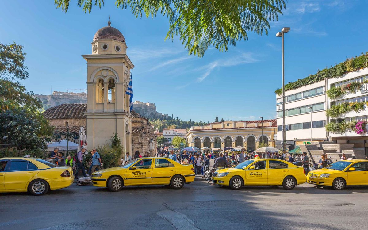 Grecia declanșează revoluția transportului în weekend. Taxiuri subvenționate pentru a combate șofatul sub influența alcoolului