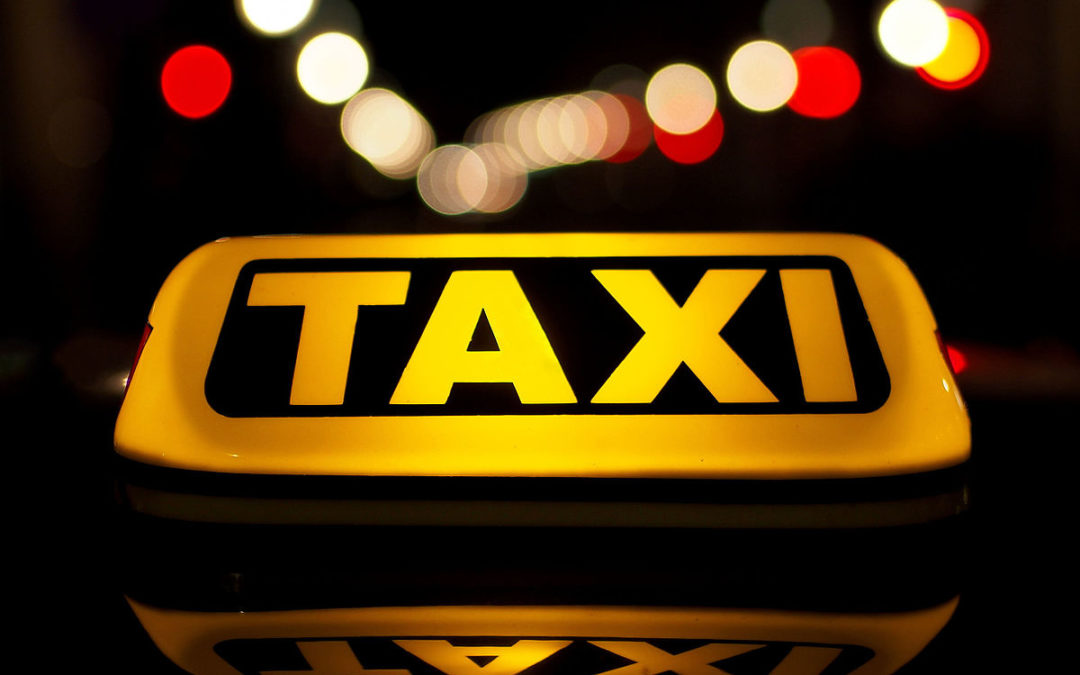 Un șofer de taxi este în centrul unei anchete judiciare! A fost pus sub acuzare pentru furt, după ce ar fi sustras bagajele și o sumă importantă de bani aparținând unui ministru de Externe