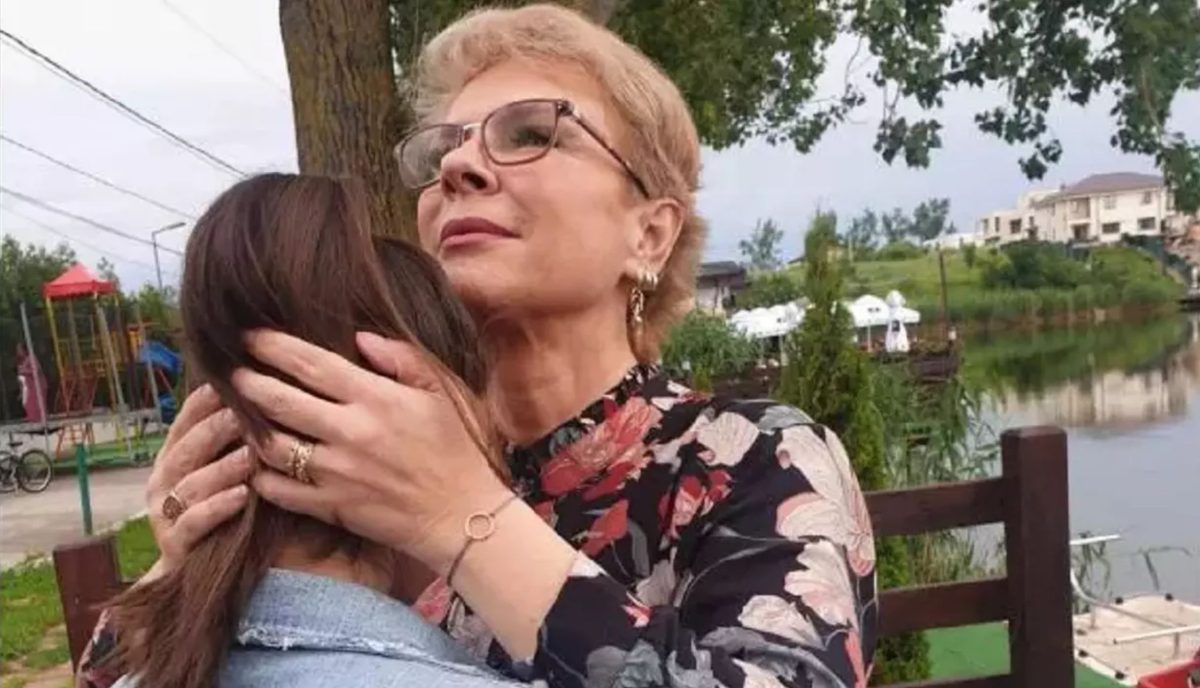 Teo Trandafir, copleșită de plecarea fiicei ei de acasă. „Când puiul tău îşi ia zborul din cuib”