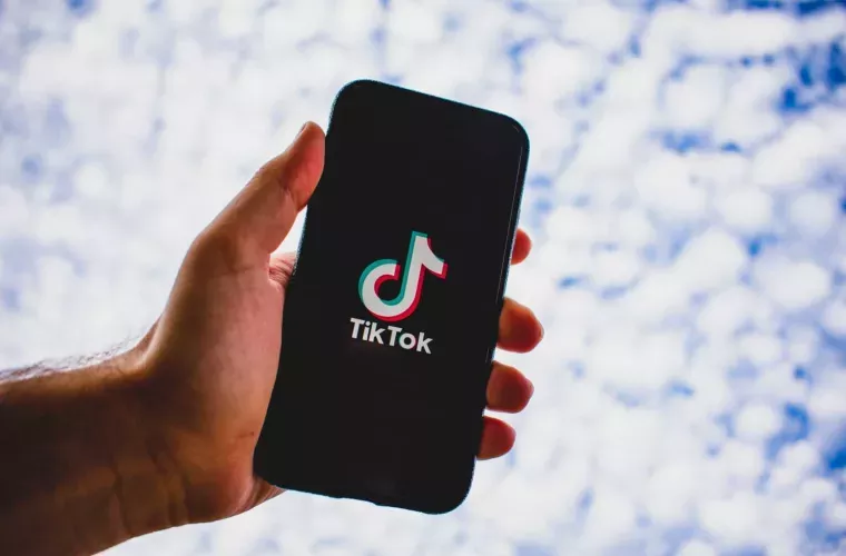 TikTok angajează în România! Salarii uriașe cu condiții simple de angajare