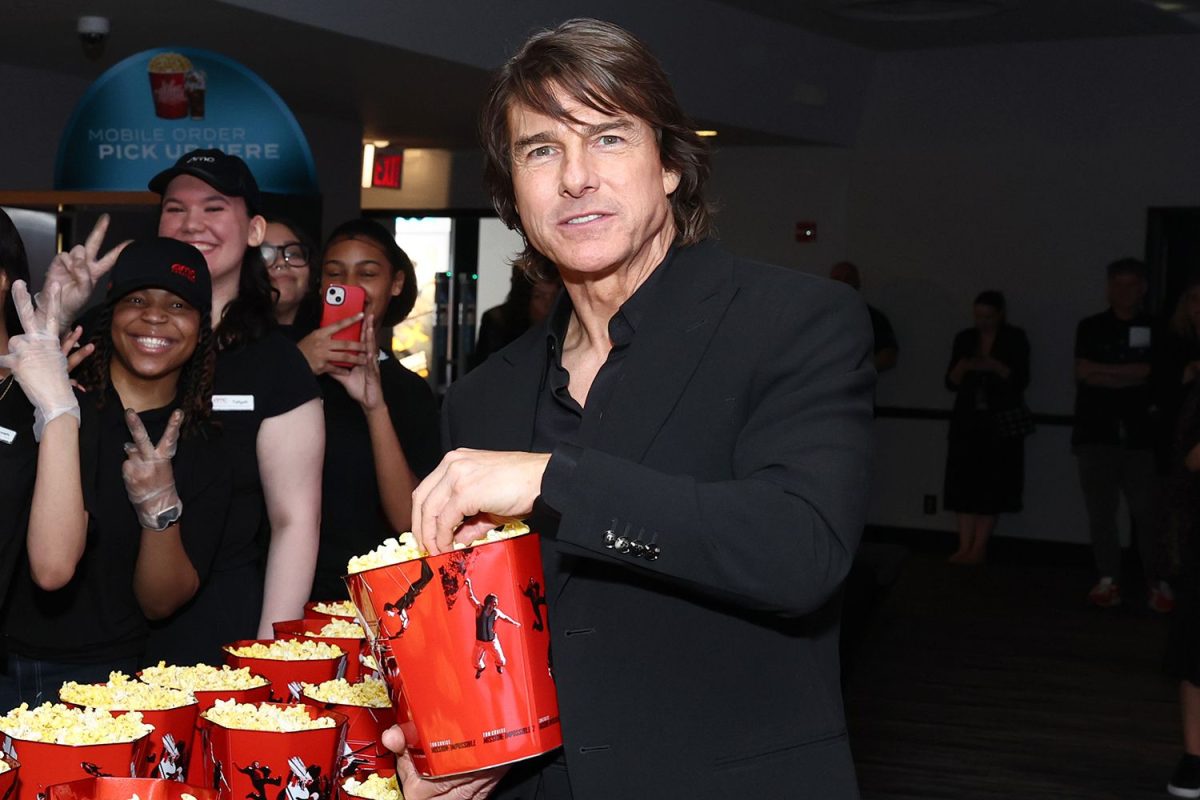 Internetul fierbe! Tom Cruise, ironizat pentru stilul său de a mânca popcorn