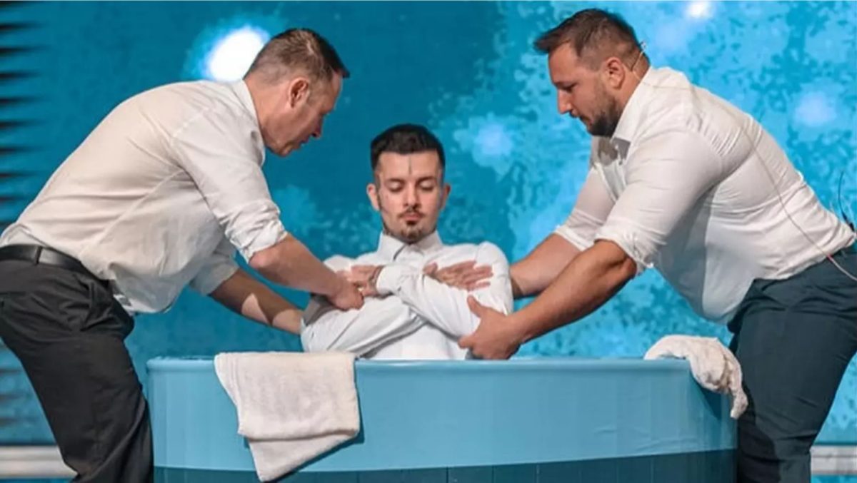 Zanni și-a schimbat religia la 26 de ani și s-a botezat. Ce alte vedete aparțin acestui cult