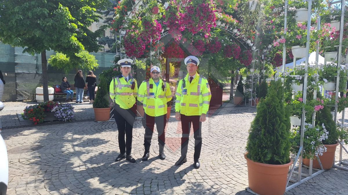Ziua Poliției Locale la Iași! Instituția sărbătorește 15 ani de la înființare. Echipajele sunt prezente pe bulevardul Ștefan cel Mare