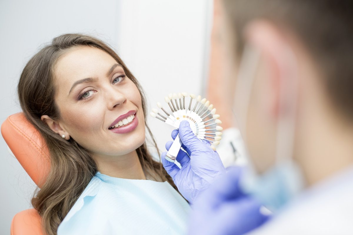 Implant dentar București pentru femei la Complet Dental (P)