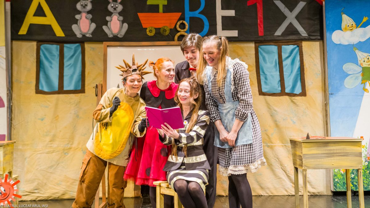 Teatrul Luceafărul joacă în deplasare