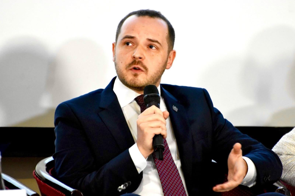 Noul ministru al Sănătății i-a luat în vizor pe medicii de la spitalele de stat! Alexandru Rogobete vrea ca aceștia să nu mai lipsească de la program pentru a oferi consultații în privat!  