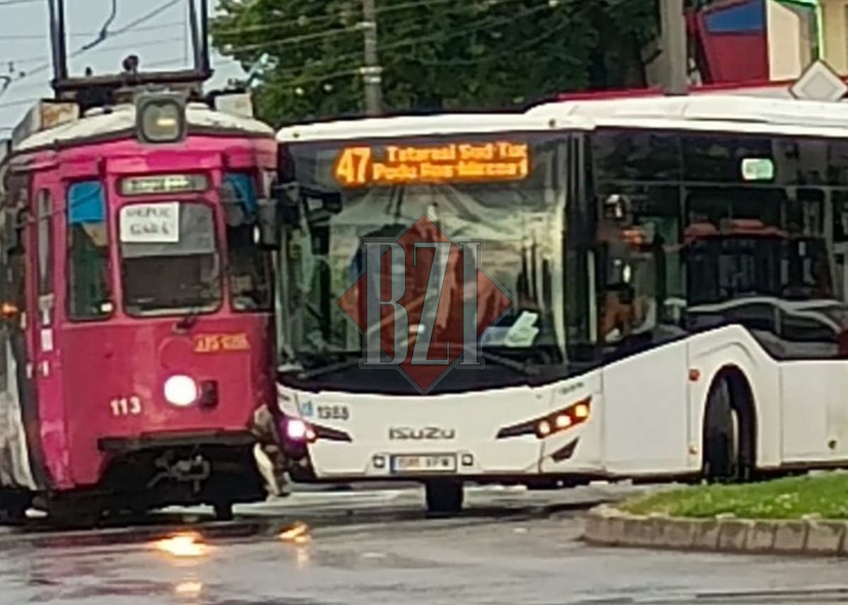 Accident rutier în municipiul Iași! Două vehicule ale CTP Iași, un autobuz și un tramvai, au intrat în coliziune – UDPDATE