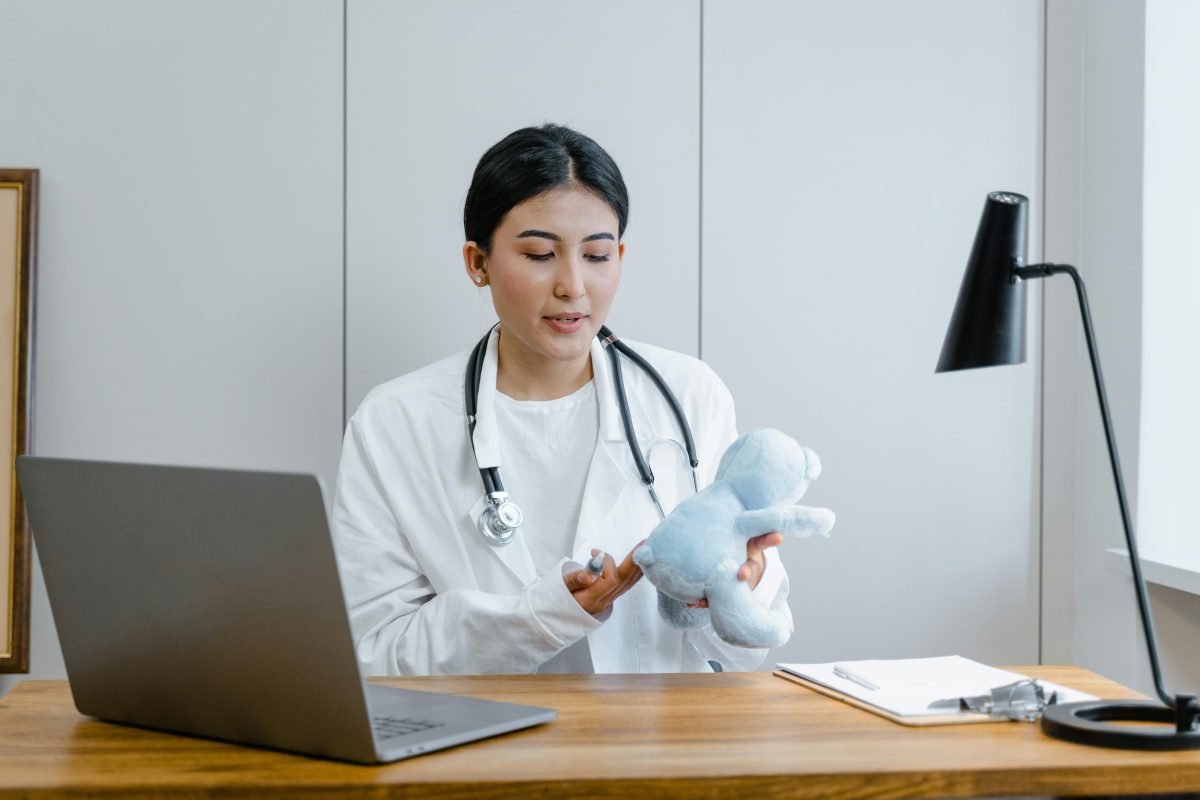 Care sunt cele mai frecvente întrebări adresate medicului pediatru în primii ani de viață?