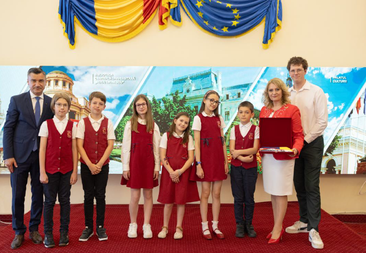 Clubul de Robotică CaroLLiiS, al Școlii Primare „Carol I” Iași, reprezintă din nou România la Campionatul Mondial de Robotică, FIRST LEGO League Asia Open 2025 din MACAO, China