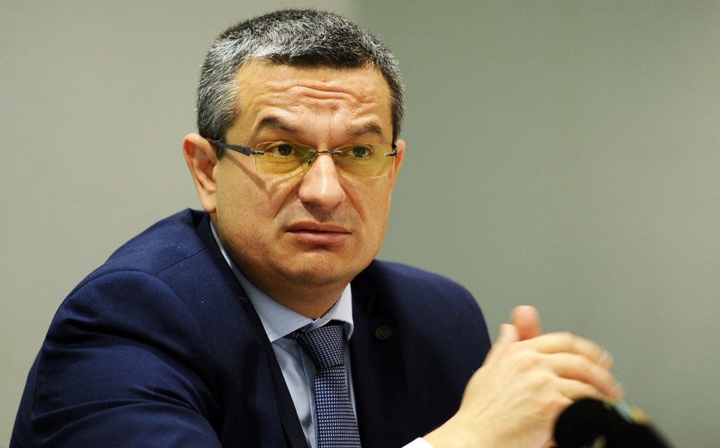 Parlamentul a decis cine va face jocurile la CCR în următorii 9 ani. Cine este Csaba Asztalos