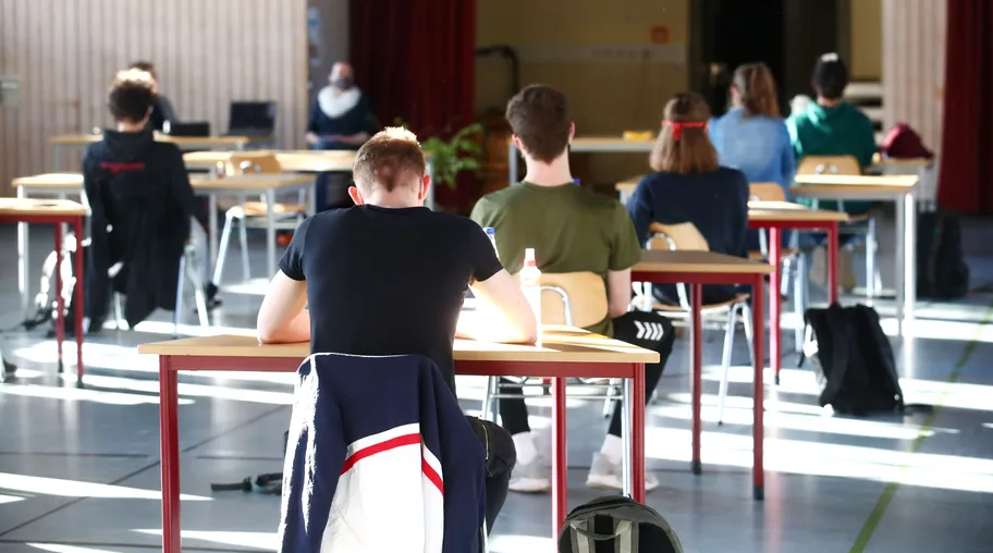 Ultima săptămână de liceu pentru elevii de clasa a XII-a din Iași. Cei de clasa a VIII-a mai au două săptămâni până la vacanță și Evaluarea Națională