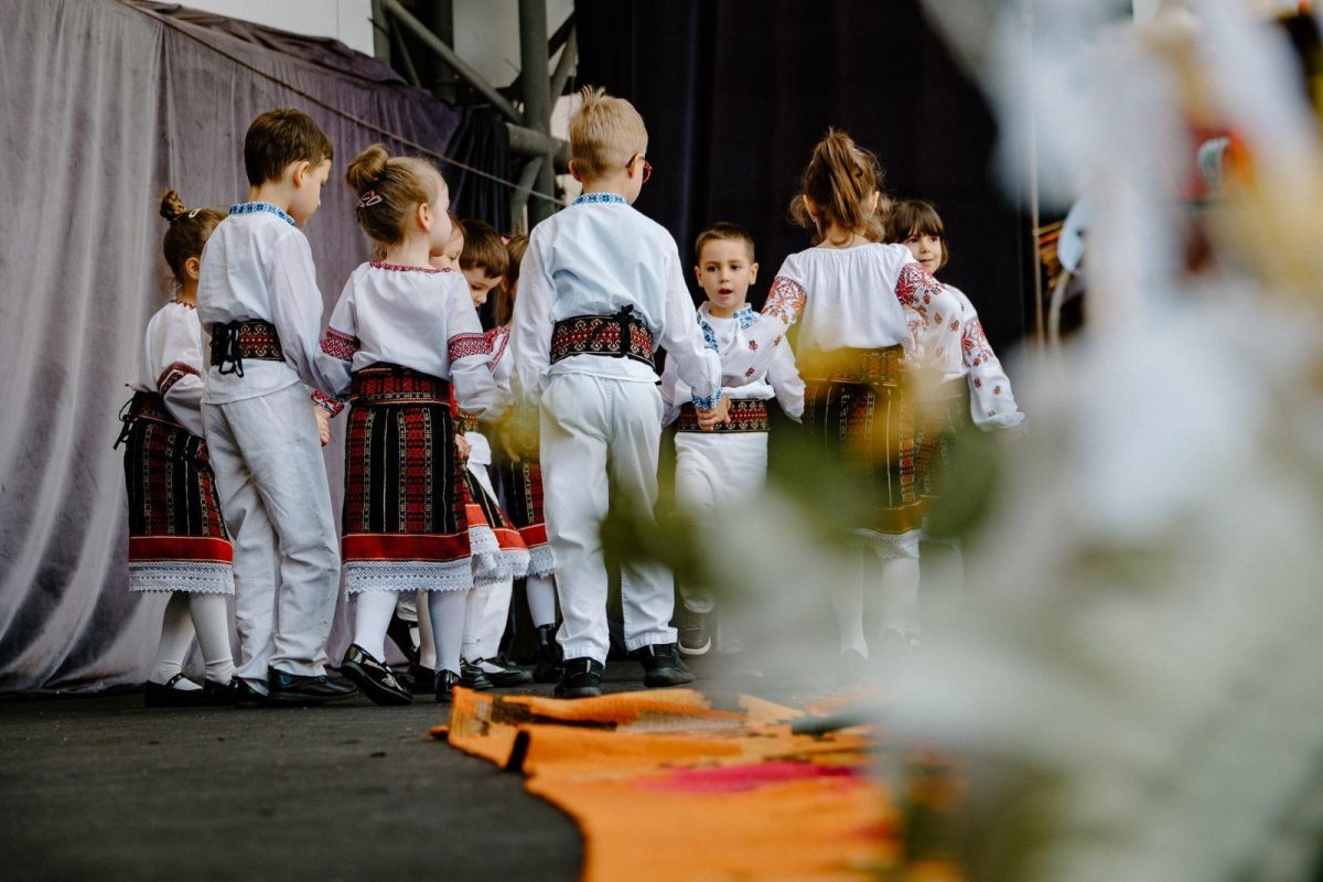 Festivalul județean de folclor pentru copii “De la lume adunate și-napoi la lume date” – Ediția a IX-a