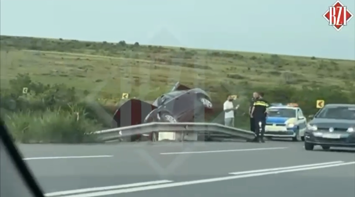 Accident rutier in localitatea Strunga. O mașină s-a răsturnat în afara carosabilului