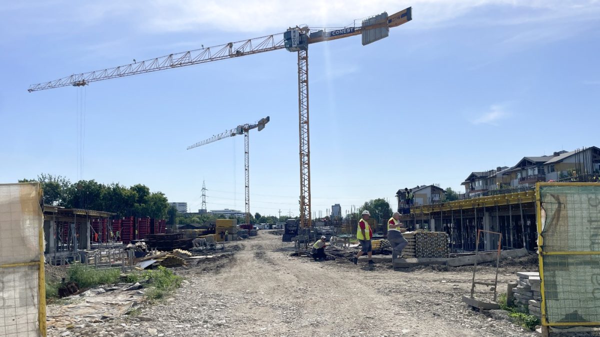 Imagini din zona Grădinari, acolo unde au început lucrările pentru construirea celor aproape 200 de locuințe pentru tinerii ieșeni, cu fonduri europene, prin PNRR