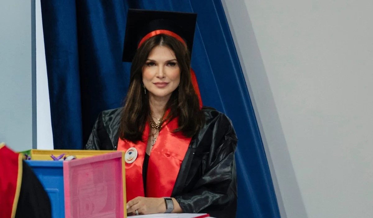 Monica Bîrlădeanu uimește la 43 de ani! Ce a spus soțul ei, Dr. Valeriu Gheorghiță, după ce actrița a absolvit psihologia