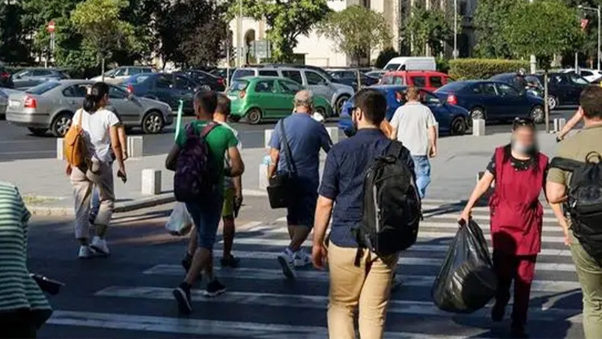 Un obsedat de 62 de ani nu s-a mai putut abține și a sărit pe o minoră, pe străzile din Iași. Pentru că a refuzat să-l însoțească, a pipăit-o în public
