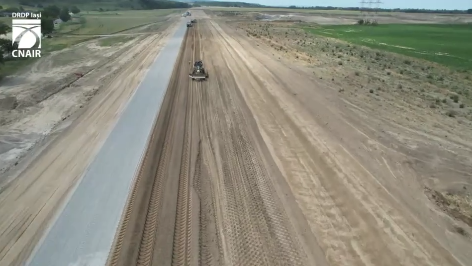 Imagini din dronă! Lucrări în desfășurare pe șantierul A7 Bacău – Pașcani, în zona Dulcești