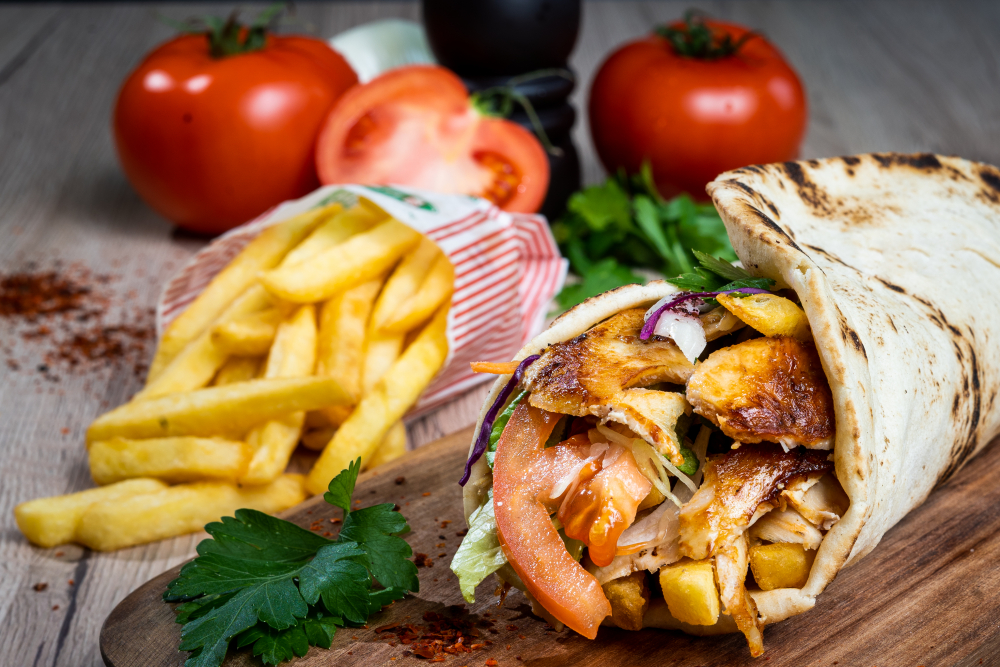 Ce ingrediente se pun în shaorma? Află cum se marinează corect carnea!