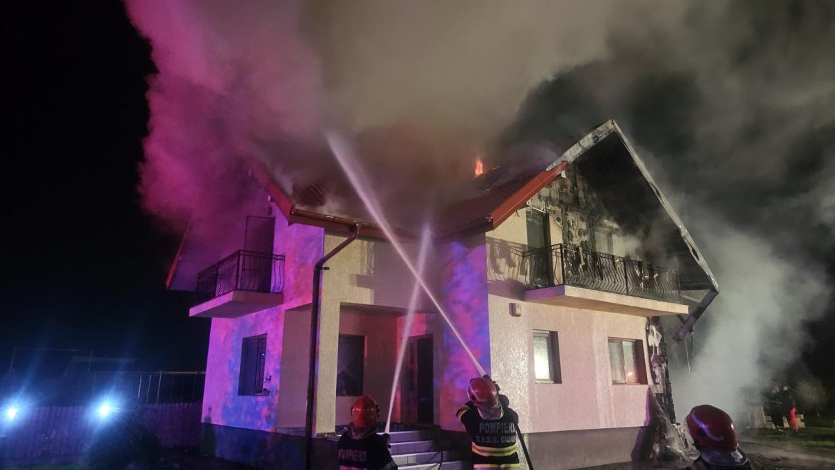 Incendiu la o locuință din comuna Mogoșești, județul Iași