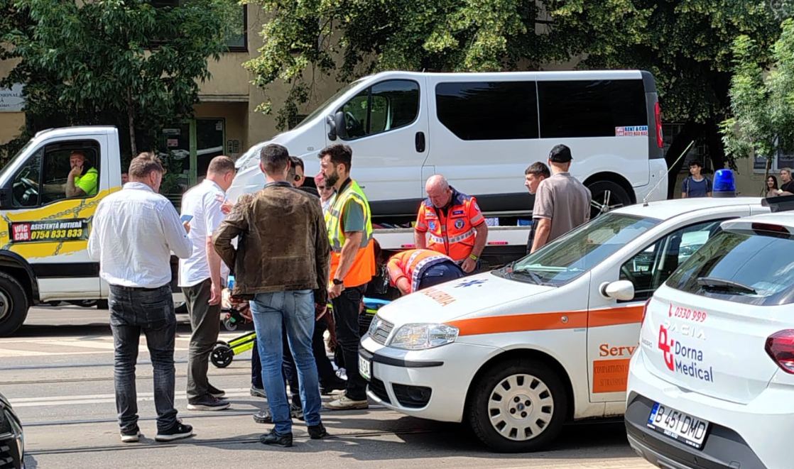 Accident în Podu Roș. Pieton lovit în timp ce traversa neregulamentar