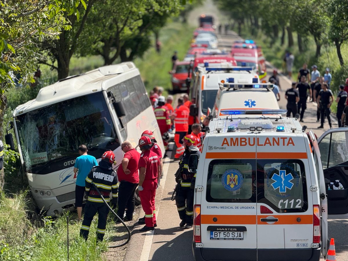 Accident grav pe DN 29, în județul Botoșani! A fost activat Planul Roșu de Intervenție după răsturnarea unui autocar cu 12 persoane – UPDATE