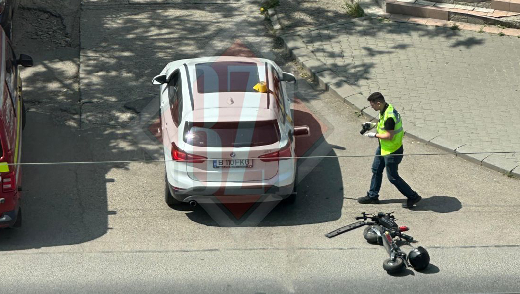 Accident rutier pe strada Străpungere Silvestru. Un autoturism și o trotinetă, implicate