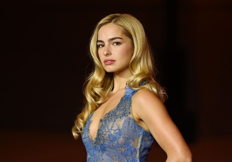 Addison Rae a avut o apariție îndrăzneață în crop top și fustă mini.  Fanii au asemănat-o cu o altă vedete și au avut reacții împărțite