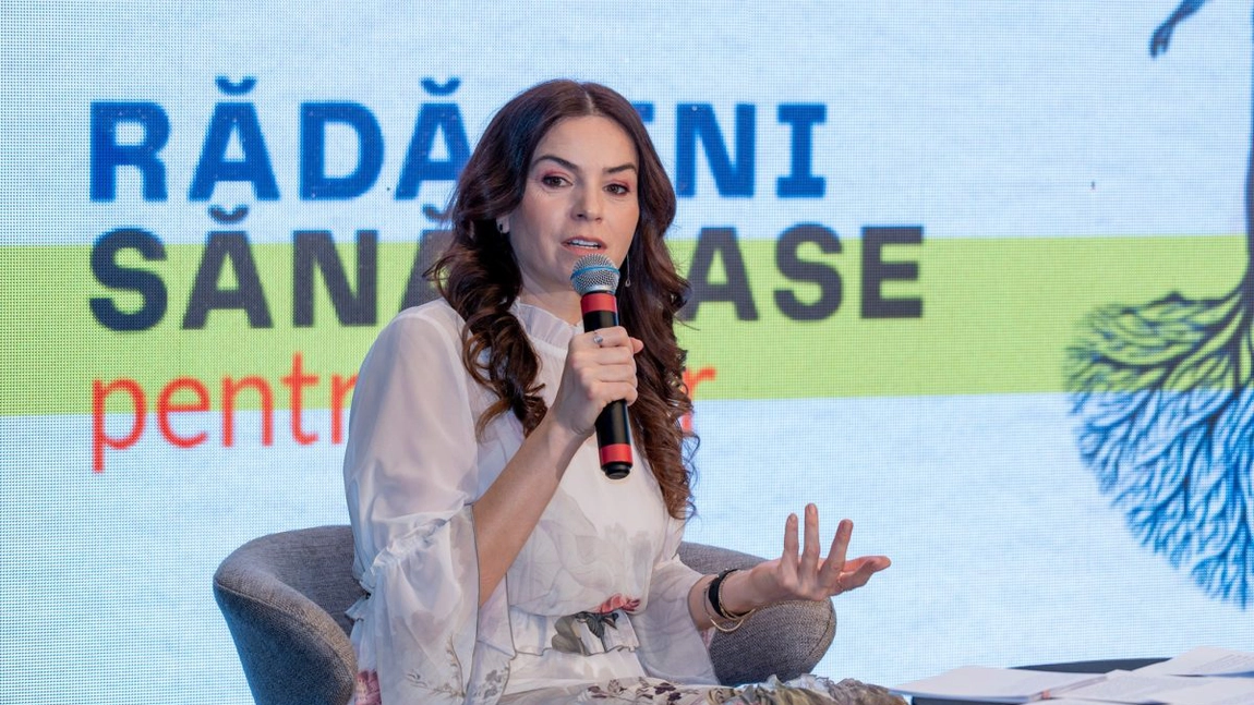 Conferința „Rădăcini Sănătoase pentru Viitor”, organizată la Iași. Evenimentul este moderat de Alina Epure, fondatoarea Nutribalance