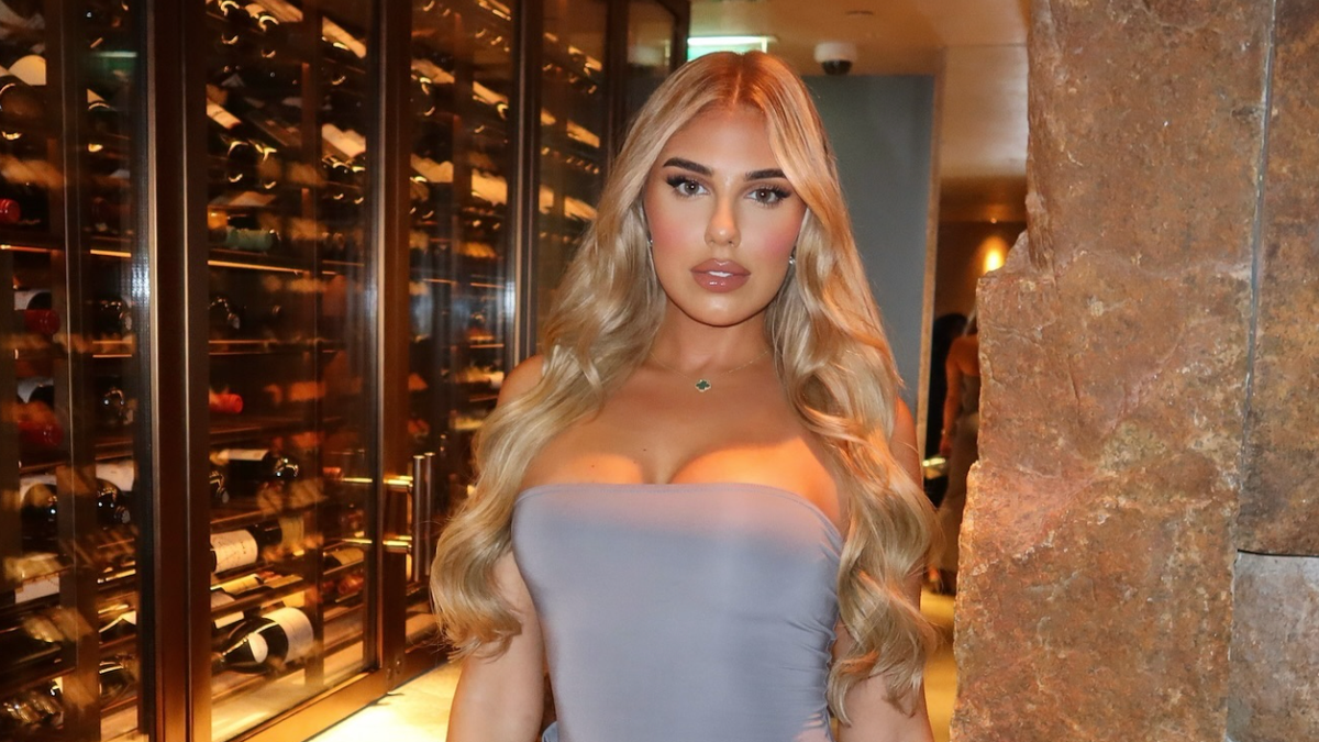 Anna Vakili își etalează tatuajul intim într-o rochie scandaloasă. Fanii au rămas complet fără cuvinte