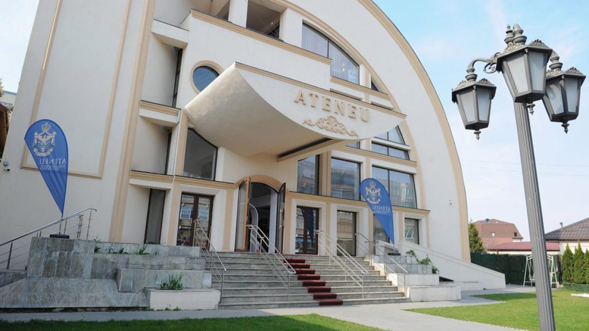 „Ce n’est pas facile” – o comedie spumoasă la Ateneul Național din Iași
