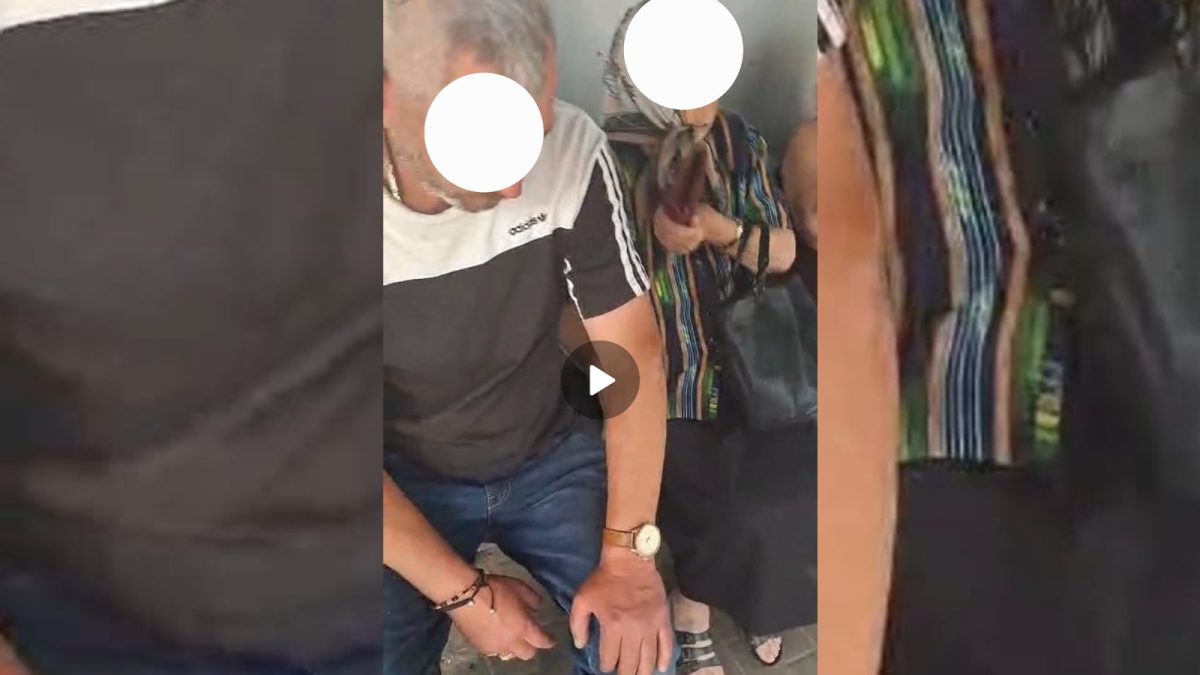 Un bărbat de 48 de ani a agresat bătrânii dintr-o stație de tramvai! Individul a fost luat pe sus de polițiști