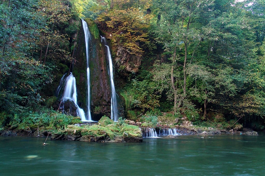 Descoperă cascada Vadu Crișului. O comoară naturală în inima Crișului Repede