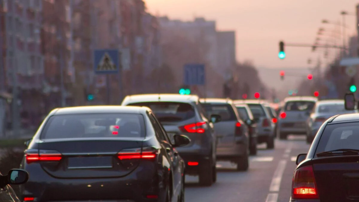 Cea mai încălcată regulă în trafic! Șoferii riscă o amendă de 1.000 de lei! 