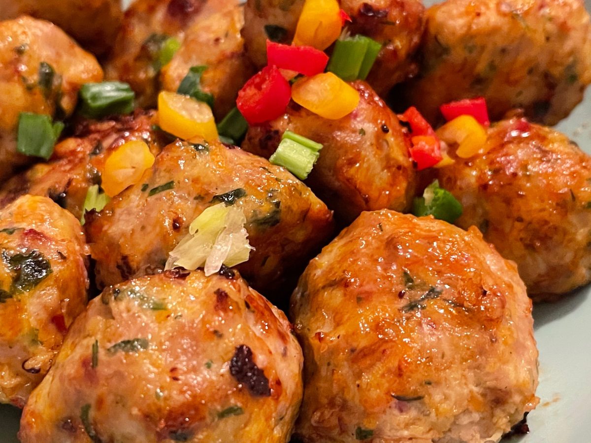 Chiftele la Airfryer – Rețetă simplă, delicioasă și mult mai sănătoasă