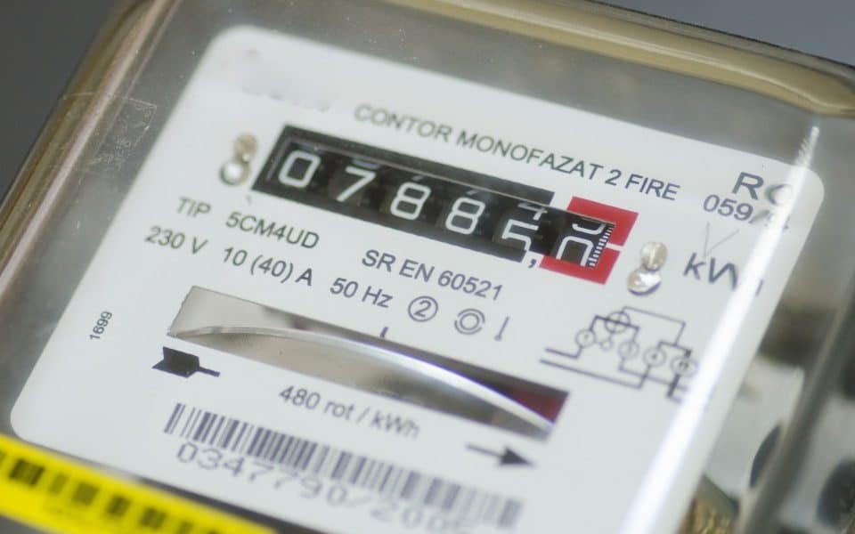 Primele măsuri legate de explozia tarifelor la electricitate de la 1 iulie. Furnizorii riscă amenzi uriașe
