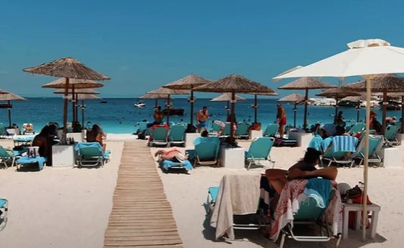 Cât costă un şezlong în Thassos, în 2025? Preţurile sunt mai mici decât pe litoralul românesc!